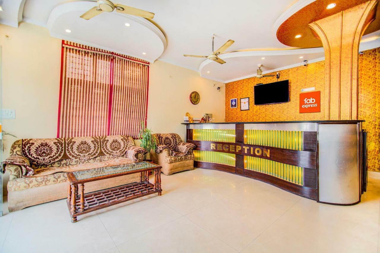 Fabexpress Gomti Hotell Dehradun Exteriör bild